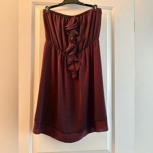 Elegant Burgundy Strapless Dress with Ruffle Detail